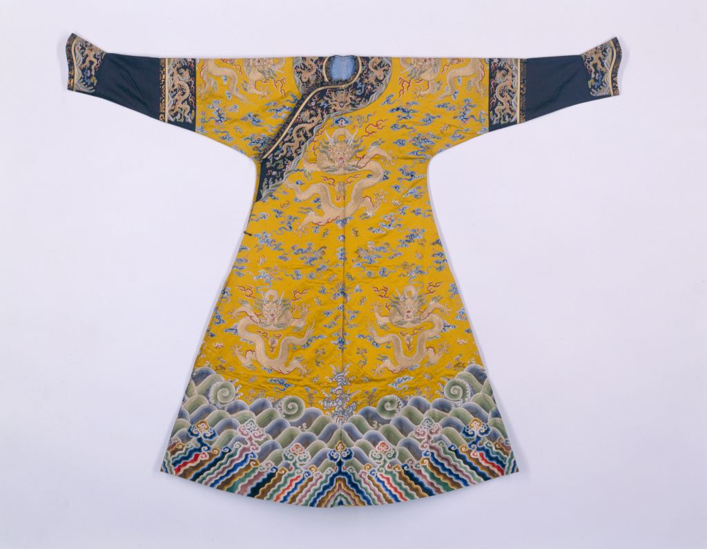 图片[1]-Ming Yellow Satin Embroidered Cloud Dragon Pattern Jifu Robe-China Archive